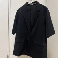 黒シャツ