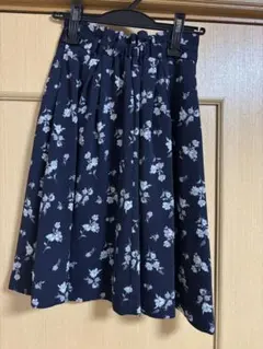【最終値下げ！！】超美品！Honeys 花柄膝丈フレアースカートのサムネイル
