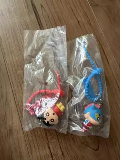 クレヨンしんちゃん　カラフルマルチチャーム　２個