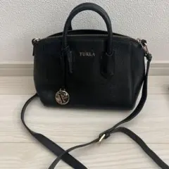 FURLA ブラック ショルダーバッグ