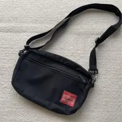 MANHATTAN PORTAGE ブラックサコッシュ