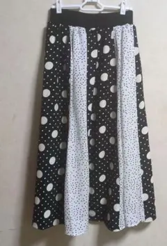 黒白ドット柄ロングスカート