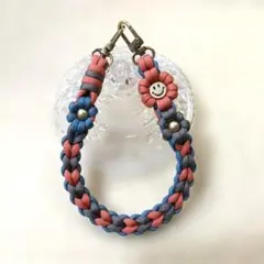 スマホハンドストラップ バッグチャーム くすみカラー　パラコード ハート 花