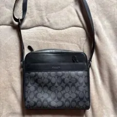 COACHショルダーバック・ブラック