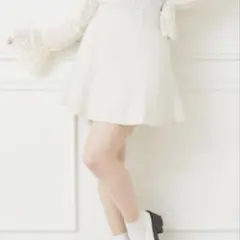 ems excite フレアミニSK ホワイト　ベージュ ミニスカート　膝上　白のサムネイル
