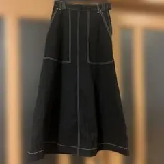 黒のロングスカート ホワイトステッチ付き