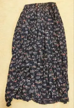 Spick & Span 花柄ブラックロングプリーツスカート