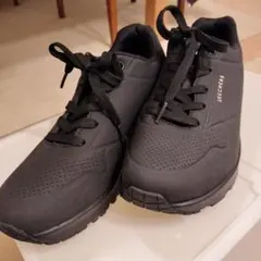 SKECHERS ブラック スニーカー ウノ – スタンド オン エア