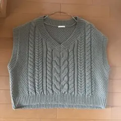 GU ニットベスト