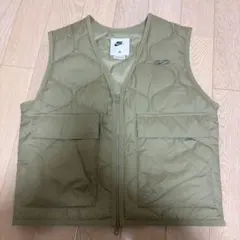 Nike カーキ キルティングベスト