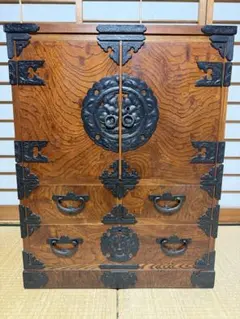 美品 鍵付 岩谷堂箪笥 車箪笥 欅材 漆塗 南部鉄器 伝統工芸 民芸家具