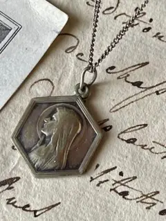 アンティーク ルルドのマリア 織物タペストリー 重厚なガラスフレーム