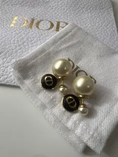 【ディオールピアス★】Dior 限定デザイン★パール ロゴ ピアス★
