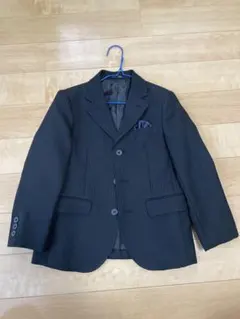 ダークグレーのストライプスーツセット