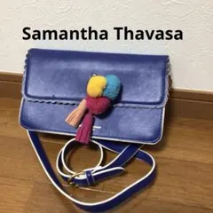 青いショルダーバッグ ポンポン付き