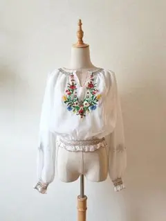 ハンガリー製 ヴィンテージブラウス カロチャ刺繍 スモッキング 70年代のサムネイル