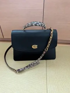 美品 コーチ COACH ショルダーバッグ 2WAY パイソン柄 ターンロック黒のサムネイル