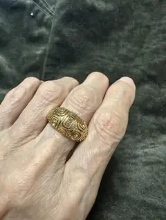 ゴールド 彫刻模様 リング