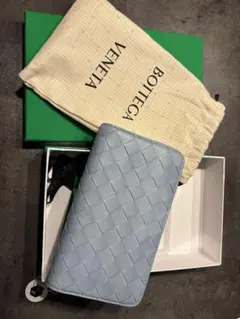 あと数日‼️希少デザイン！Bottega Veneta アイスブルー 財布　完売品のサムネイル