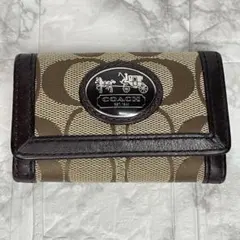 COACH コーチ キーケース シグネチャー 馬車ロゴ ダークブラウン 訳ありのサムネイル