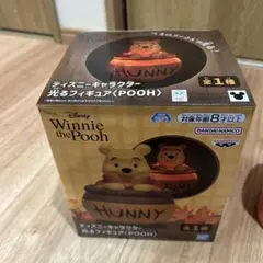 ひかるプーさんのフィギュアです 写真の通り箱に傷が少しありますが中は新品です