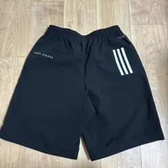 adidas シアサッカー THREE STRIPES ショートパンツ