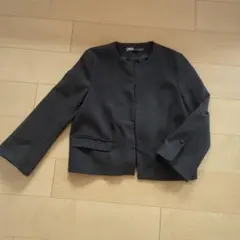ZARA ザラ バックプリーツノーカラーリム ジャケットのサムネイル