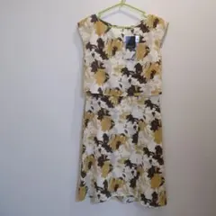 フラワープリント ノースリーブ ひざ丈ワンピース　フォーマル　9号　新品