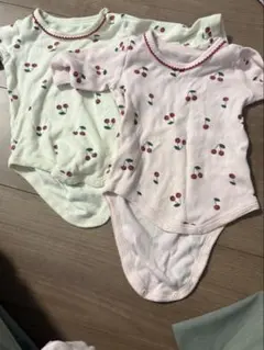 チェリー柄ロンパース 70cm 2枚セット