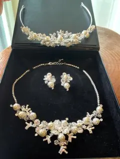 【値下げ】結婚式　ティアラ、ネックレス、イヤリング　パール