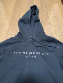 TOMMY HILFIGER ブラック パーカーレディース