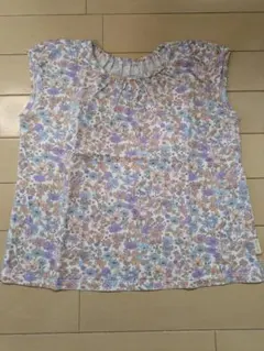 新品未使用　ユニクロ花柄Tシャツ 100cmのサムネイル