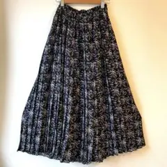 【値下げ】riche glamor プリーツスカート 黒地 花柄 ロングスカート