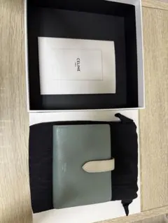 CELINE 二つ折り財布　傷ありのサムネイル