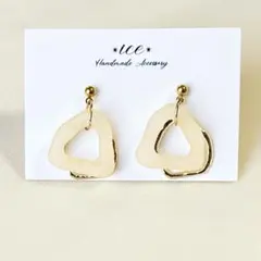 1277◆マットアイボリー　ゴールド　大ぶり　ハンドメイド　ピアス　イヤリング