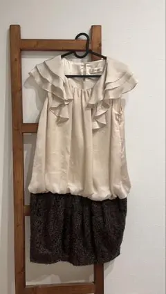 フリル付きパーティードレス