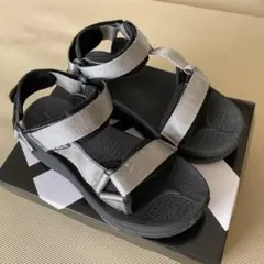 TELIC リカバリーサンダル シルバー/ブラック 24.0cmのサムネイル