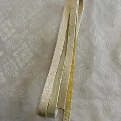 金色とクリーム色の帯締め