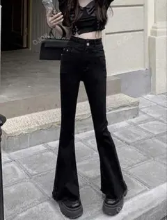 黒 ブーツカットデニムパンツ