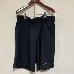 Nike 黒 ショートパンツ サイドスリット付き　Lサイズ