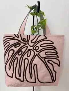 ハワイアンキルト　ベビーピンク　モンステラ　トートバッグ　バッグ　さくら色