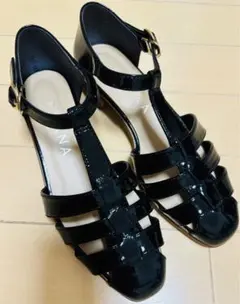 【新品未使用】DIANA エナメルグルカサンダル