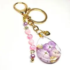 押し花レジン キーホルダー あじさい LOVE 一点もの• ハンドメイド