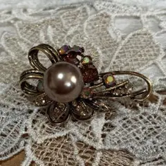 ヴィンテージ風 ブラウンパール ラインストーン 花モチーフ ブローチ
