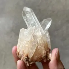 ピンククォーツ　ピンク水晶　クラスター　マダガスカル産