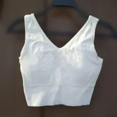 SUKALAホワイト Vネック ヨガウェア