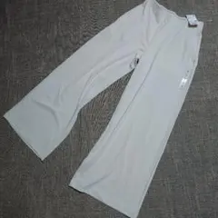 ユニクロ　クレープジャージーストレートパンツ　丈短め Sサイズ