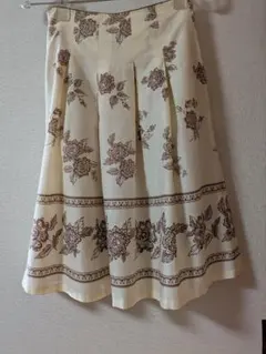 膝丈花柄フレアスカート