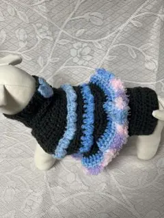 犬服　フリル付き　手編みセーター（水色）　ハンドメイド