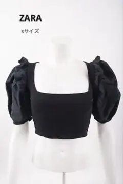 黒いパフスリーブクロップドビスチェ